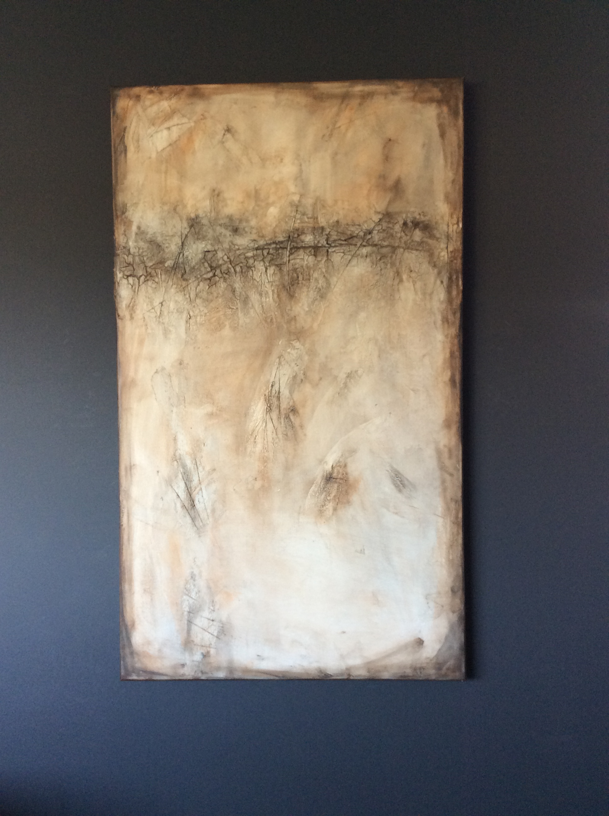 Interieur: Abstrakt schilderij met textuur in verschillende bruintinten